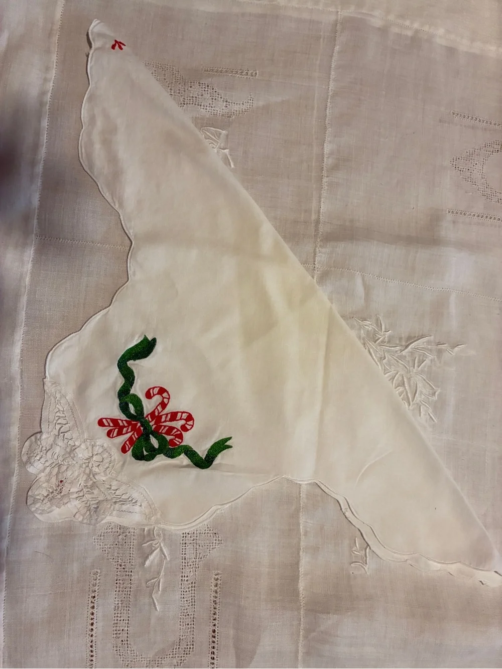 Vintage Embroidered Linen Doilies Set - Basket covers and Bun Warmer Covers